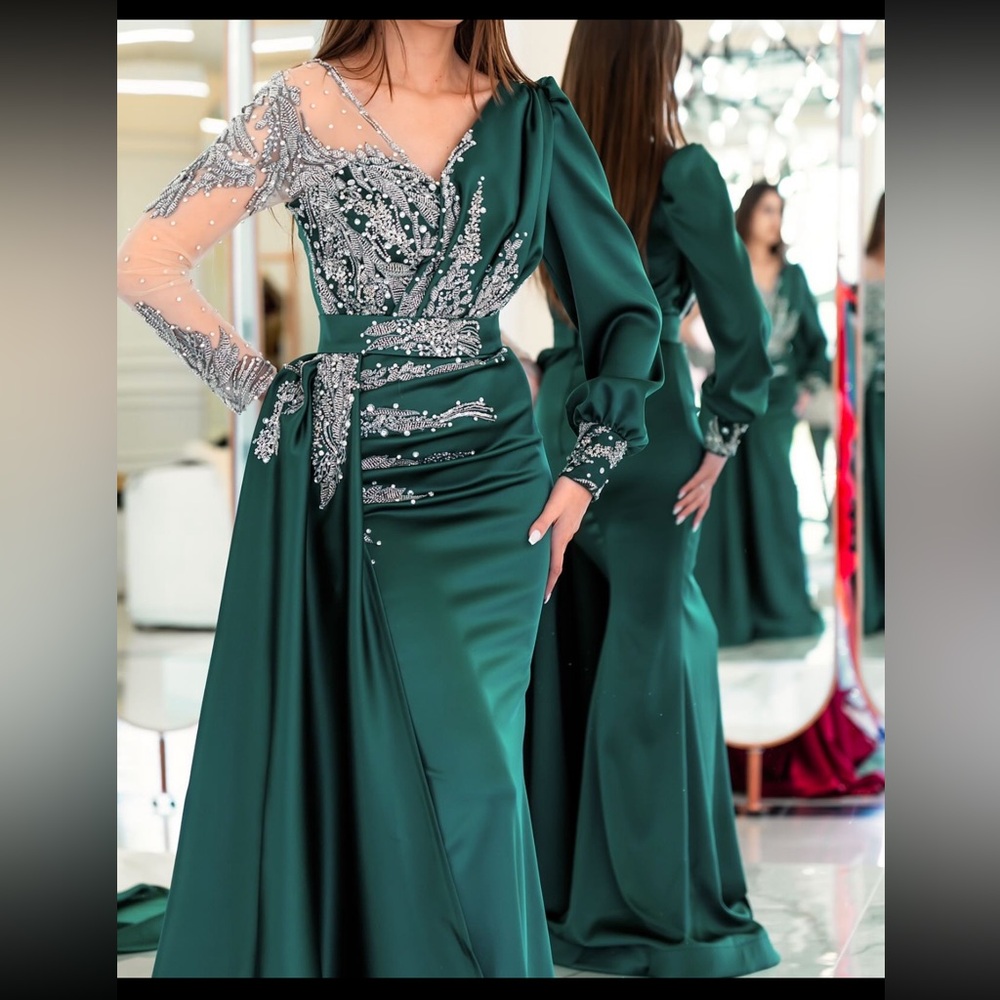 Elegant Green Formal/Evening Gown